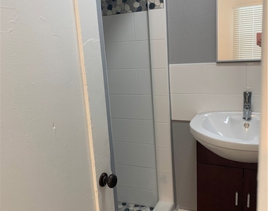315 W Colton Avenue - Photo Thumbnail 10