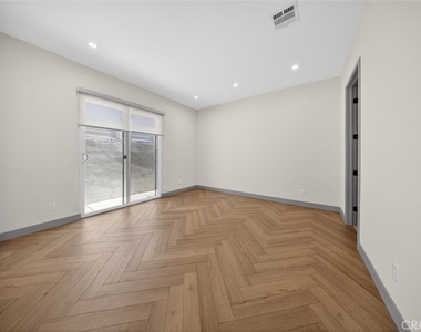 10843 Cantara Street - Photo Thumbnail 17