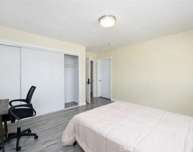 1114 Exposition Boulevard - Photo Thumbnail 3
