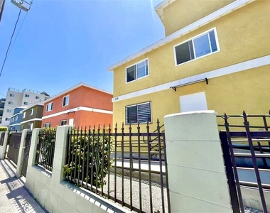 1114 Exposition Boulevard - Photo Thumbnail 1