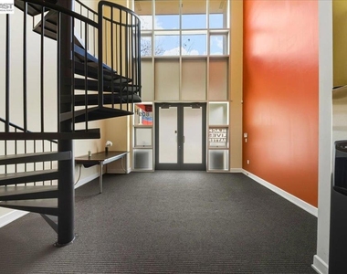 809 Clay St - Photo Thumbnail 6