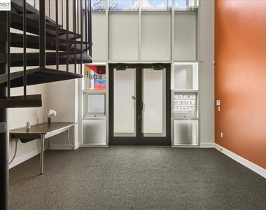 809 Clay St - Photo Thumbnail 4