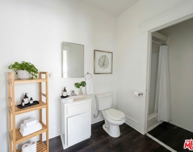 2142 S Oak Street - Photo Thumbnail 3