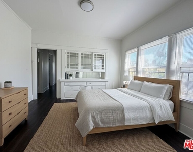 2142 S Oak Street - Photo Thumbnail 2