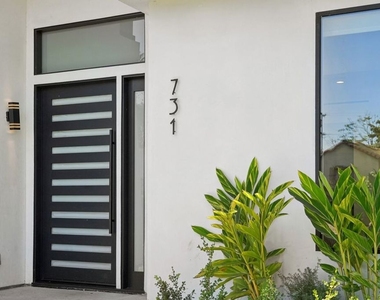 731 N Curson Avenue - Photo Thumbnail 9