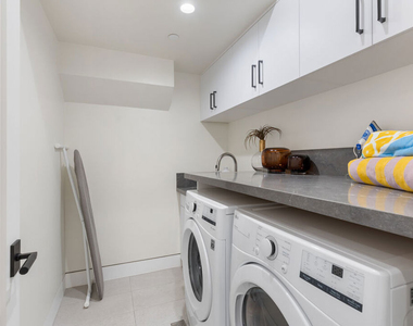 731 N Curson Avenue - Photo Thumbnail 61