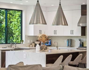 731 N Curson Avenue - Photo Thumbnail 27