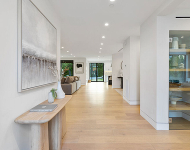 731 N Curson Avenue - Photo Thumbnail 10
