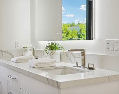 731 N Curson Avenue - Photo Thumbnail 34