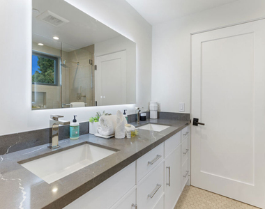 731 N Curson Avenue - Photo Thumbnail 40