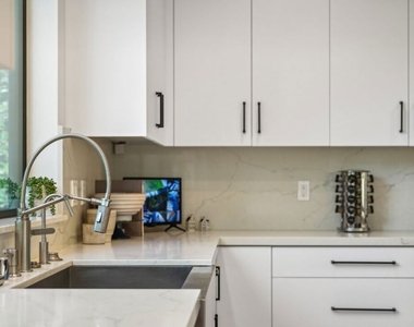 731 N Curson Avenue - Photo Thumbnail 26