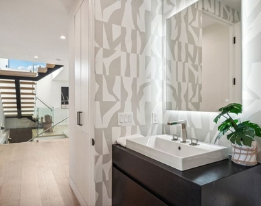 731 N Curson Avenue - Photo Thumbnail 60