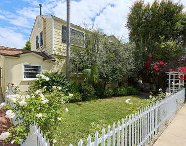 820 Crestmoore Place - Photo Thumbnail 1