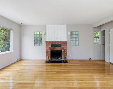 820 Crestmoore Place - Photo Thumbnail 4