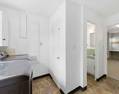 820 Crestmoore Place - Photo Thumbnail 12