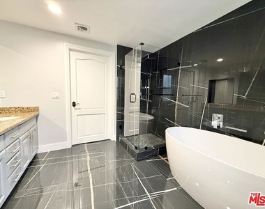 1135 Rexford Dr - Photo Thumbnail 19