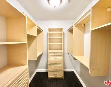 1135 Rexford Dr - Photo Thumbnail 8