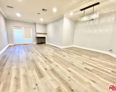 1135 Rexford Dr - Photo Thumbnail 3