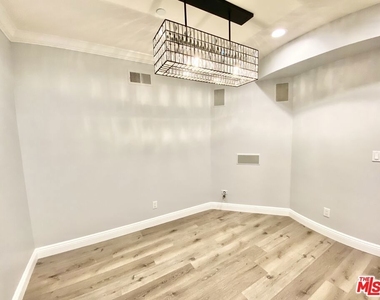 1135 Rexford Dr - Photo Thumbnail 4
