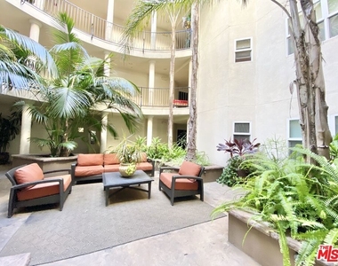 1135 Rexford Dr - Photo Thumbnail 12