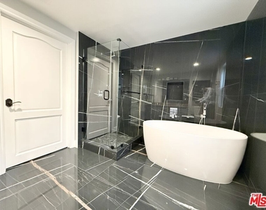 1135 Rexford Dr - Photo Thumbnail 20