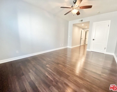 1135 Rexford Dr - Photo Thumbnail 11