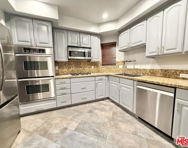 1135 Rexford Dr - Photo Thumbnail 18