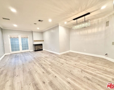 1135 Rexford Dr - Photo Thumbnail 16