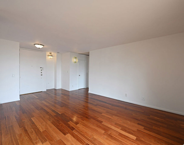 100 S Doheny Drive - Photo Thumbnail 14