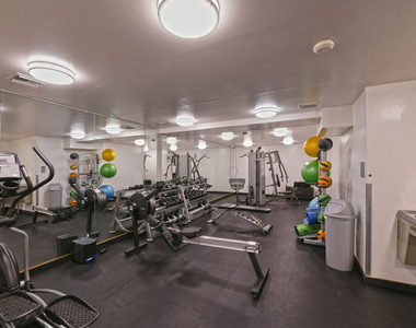 100 S Doheny Drive - Photo Thumbnail 20