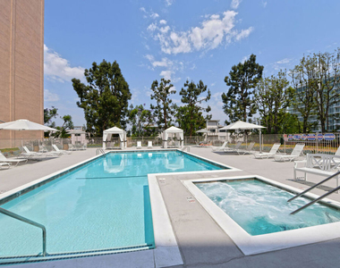 100 S Doheny Drive - Photo Thumbnail 4