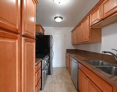 100 S Doheny Drive - Photo Thumbnail 12