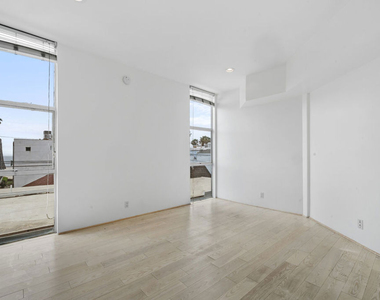 20 28th Avenue - Photo Thumbnail 12