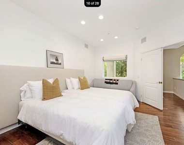 718 Palisades Drive - Photo Thumbnail 5