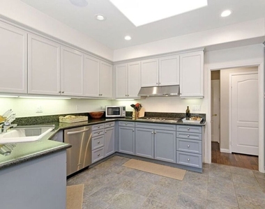 718 Palisades Drive - Photo Thumbnail 3