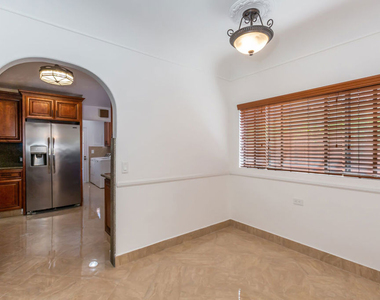 252 S Canon Drive - Photo Thumbnail 9