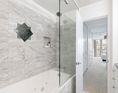10751 Wilshire Boulevard - Photo Thumbnail 7