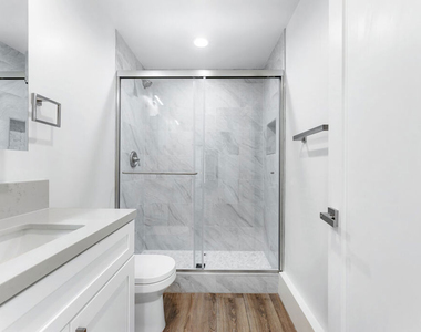498 E 52nd Street - Photo Thumbnail 6