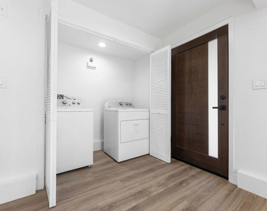 498 E 52nd Street - Photo Thumbnail 7