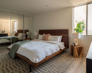 100 S Doheny Drive - Photo Thumbnail 11