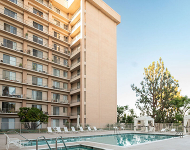100 S Doheny Drive - Photo Thumbnail 17
