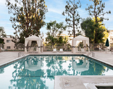 100 S Doheny Drive - Photo Thumbnail 18