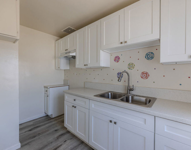 4119 Marlton Avenue - Photo Thumbnail 5