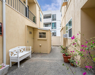 1238 S Beverly Glen Boulevard - Photo Thumbnail 14