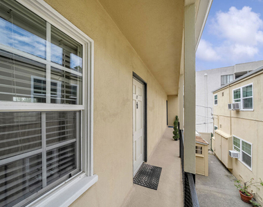 1238 S Beverly Glen Boulevard - Photo Thumbnail 2