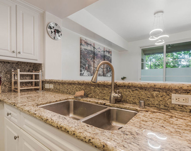 13031 Villosa Place - Photo Thumbnail 8