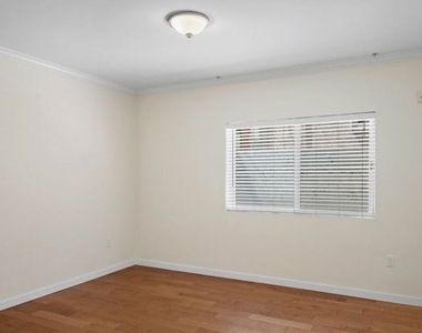 10616 Kinnard Avenue - Photo Thumbnail 19