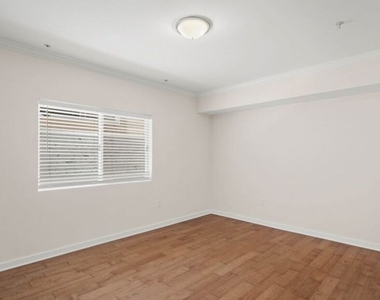 10616 Kinnard Avenue - Photo Thumbnail 20