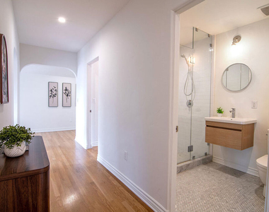 450 N Orange Drive - Photo Thumbnail 31