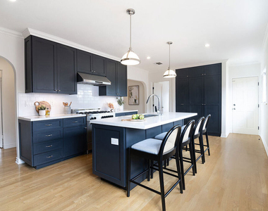 450 N Orange Drive - Photo Thumbnail 18